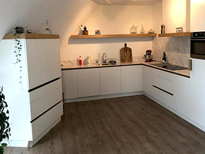 Keuken op maat onder schuin dak