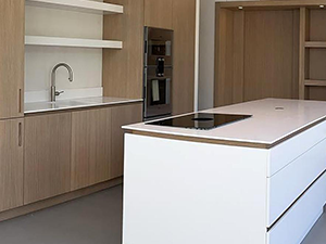 Witte moderne maatkeuken